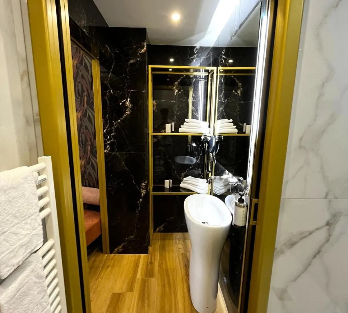 Mavi Luxury Suites Rom 0*,