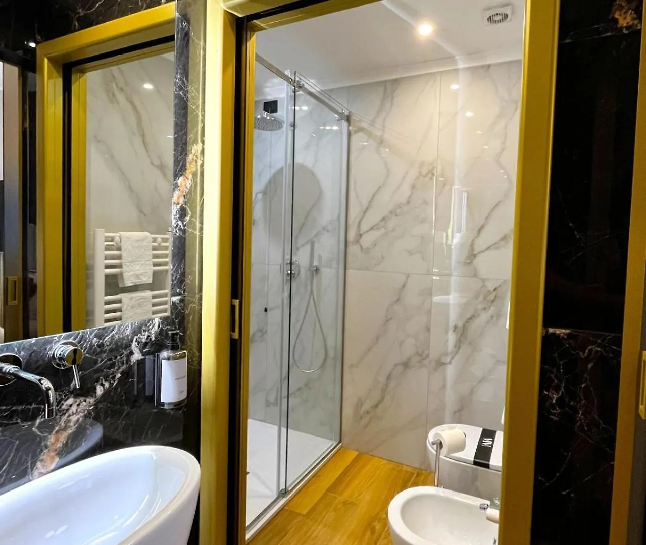 Mavi Luxury Suites Rom Frühstückspension